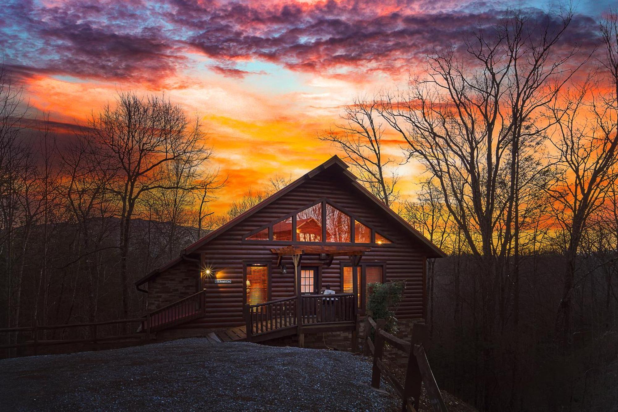Snuggled Inn Holiday Home Gatlinburg Exterior photo